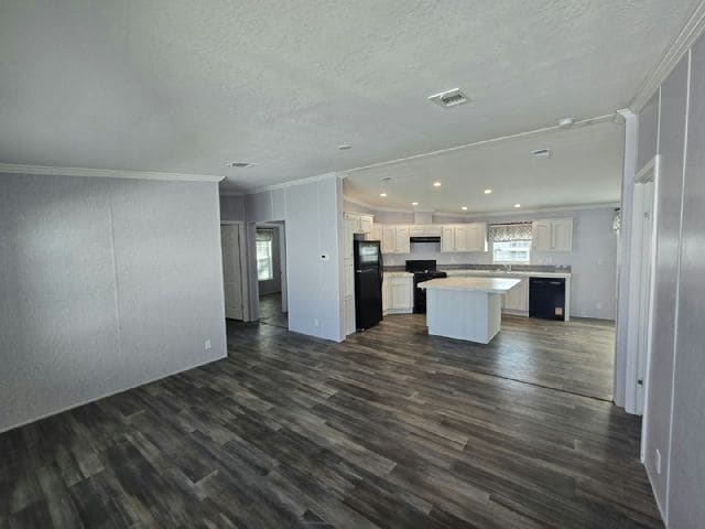 Building Photo - 1400 Banana Rd