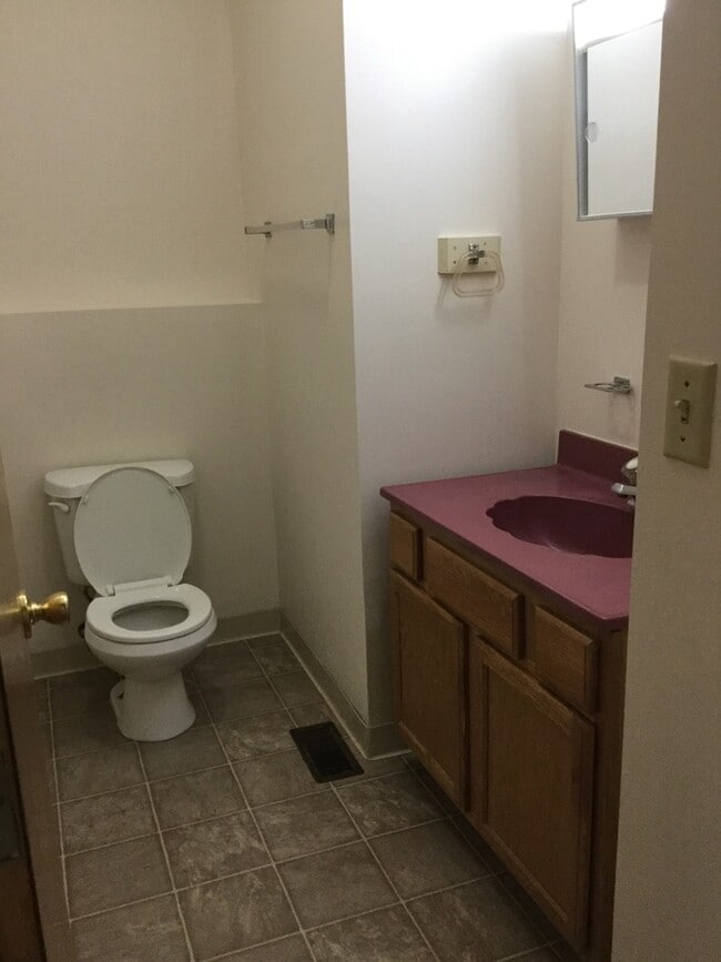 Photo - 46 S Earl St Unidad 1