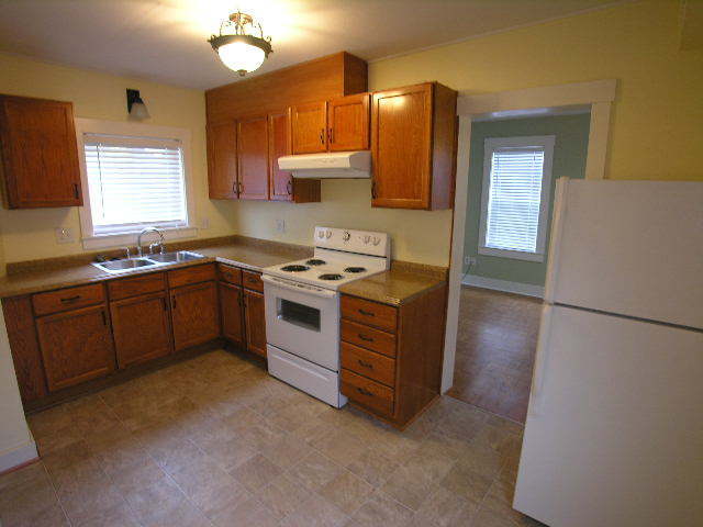 Photo - 2 bed 1 bath House Available 11/25