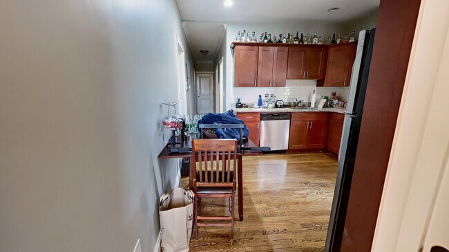 Building Photo - 47 Beech Glen St