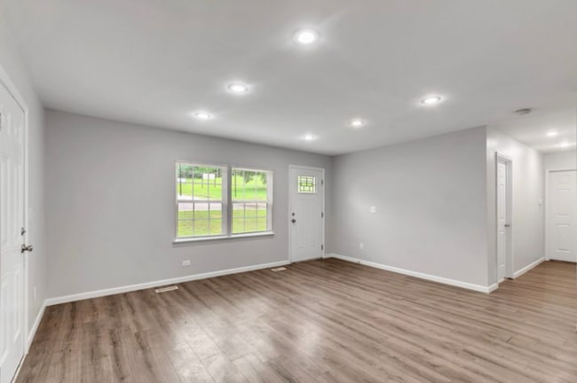 Photo - 606 W 4th St