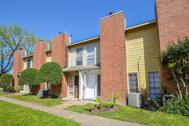 Building Photo - 10501 South Dr Unit 300 Rental