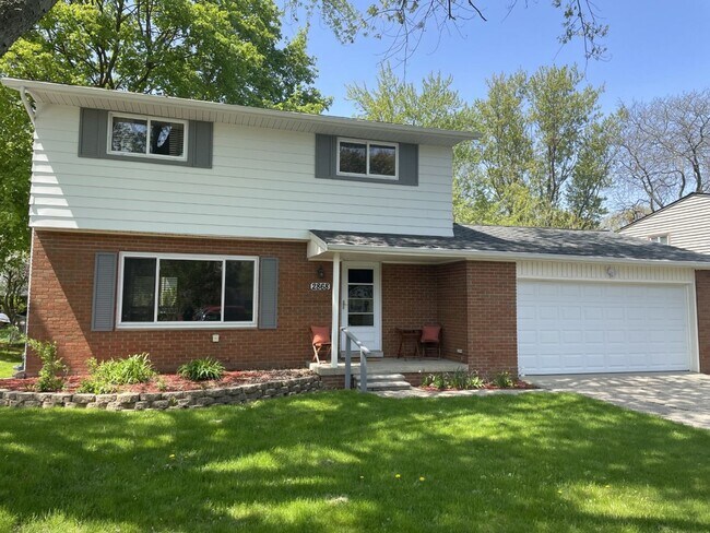 2868 Dayton Dr