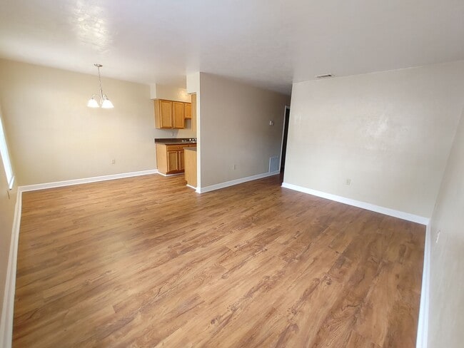 Building Photo - 4025 SW 21st Ln Unit MR4025A