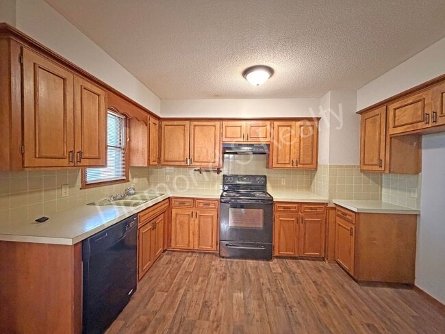 Photo - 523 W Swan St Unit 1