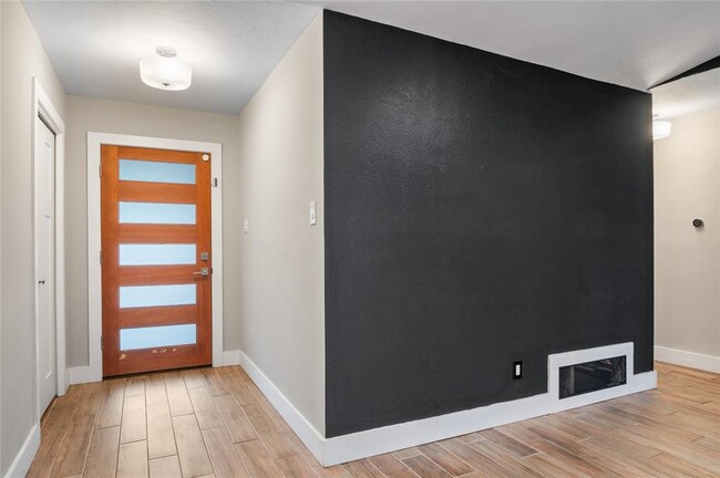 Photo - 1104 Durham Dr