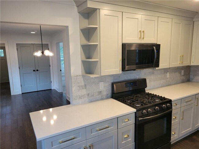 Photo - 1740 Madrona St NW