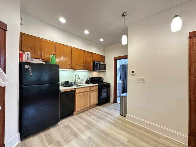 Photo - 2821 W Shakespeare Ave Unit F3