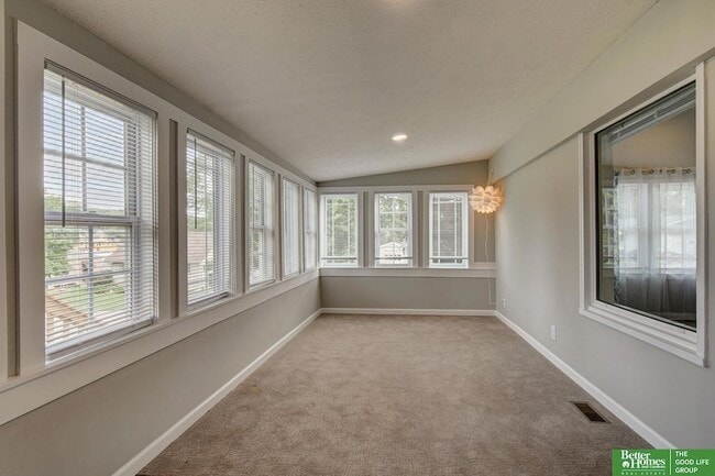 Photo - 6519 Parker St