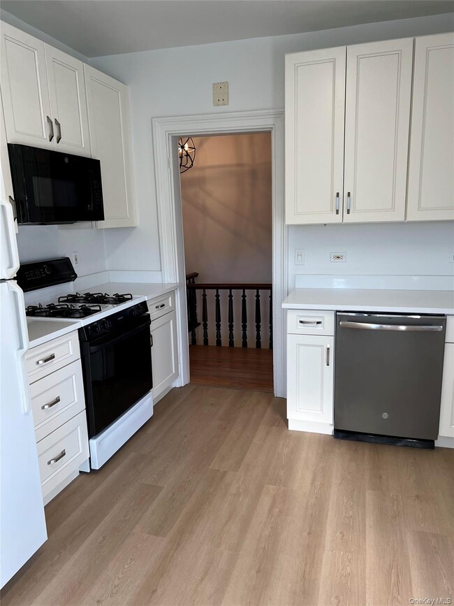 Building Photo - 11 Maurice Ave Unit 3