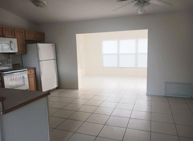 Photo - 635 Parkside Ave