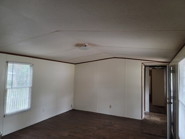 Photo - 413 Miller St