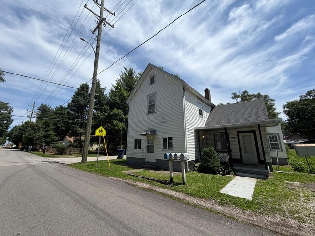 Building Photo - 2900 S 13th St