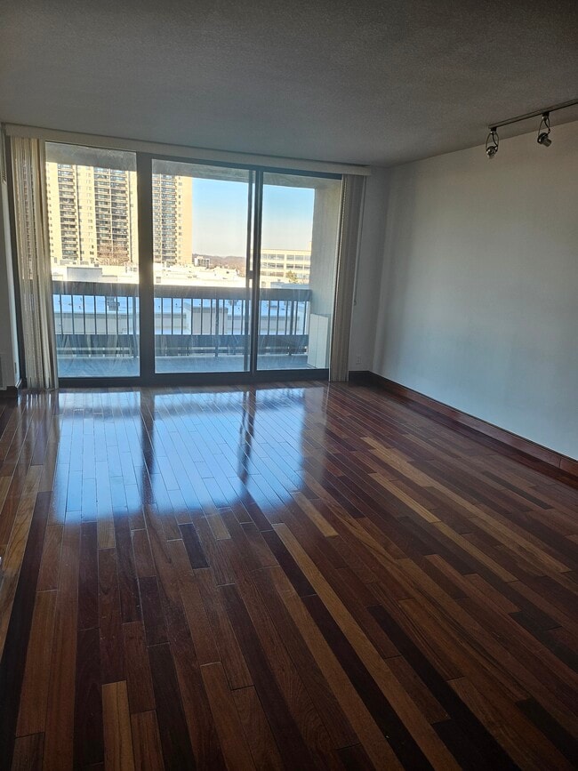 Building Photo - 5505 Seminary Rd