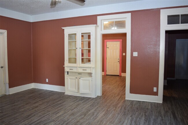 Photo - 815 6th Ave N