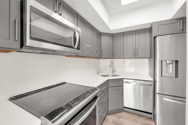 Building Photo - 1510 SE 15th St Unit 106