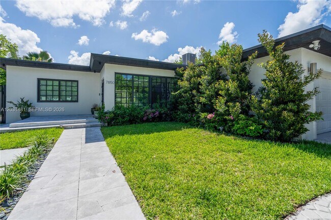Photo - 7850 Hawthorne Ave