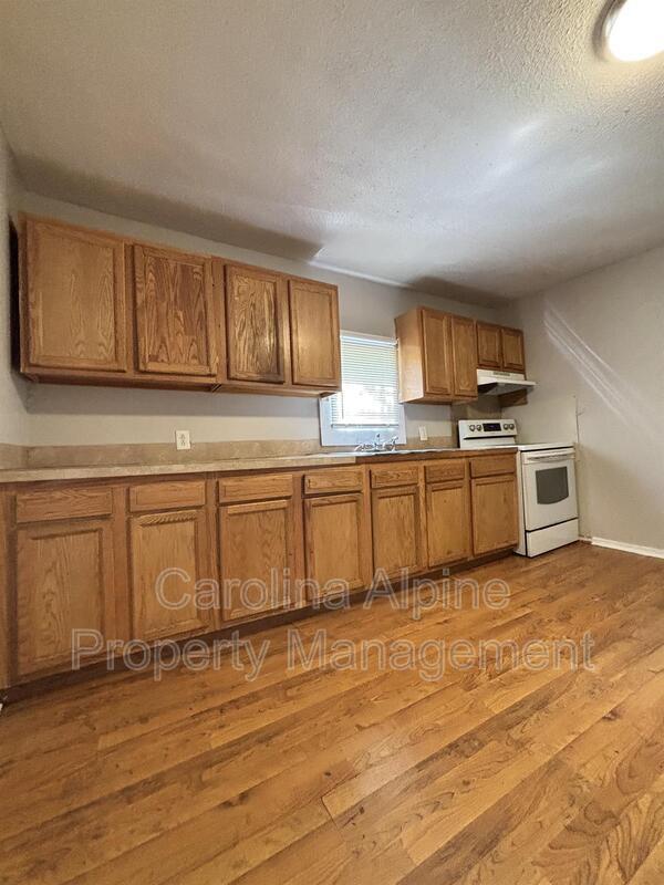 Photo - 405 S Oak St