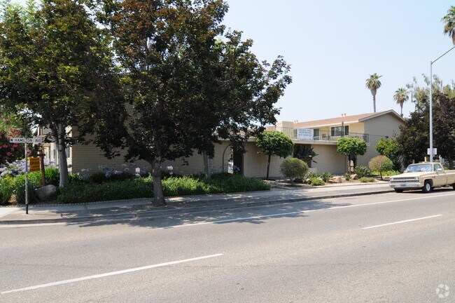 Golden Oaks Apartment