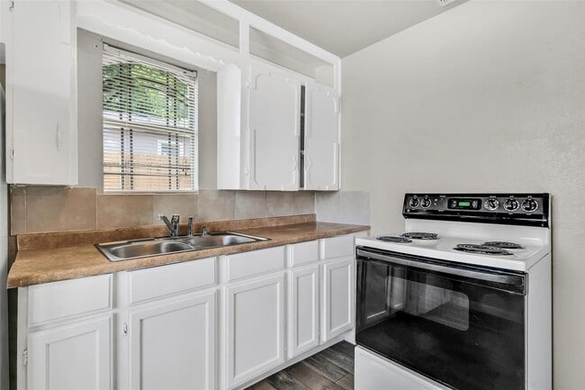 Photo - 6781 Half Main St