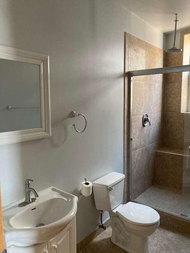 Photo - 4839 S Forrestville Ave Unidad 1