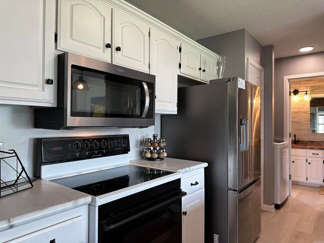 Photo - 896 Vaughn Rd