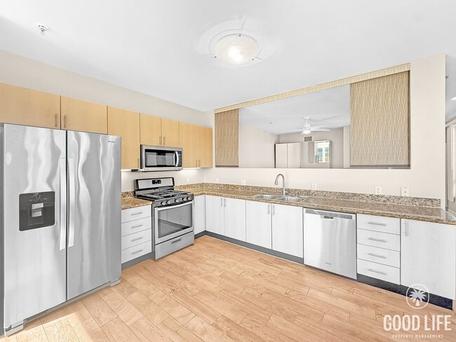 Building Photo - Beautiful East Village Condo w/ W/D, A/C & Balcony Views! Unit 3521