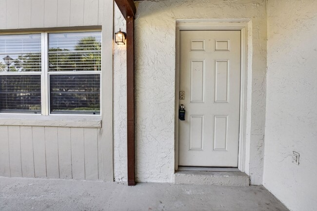 Photo - 53 Windtree Ln
