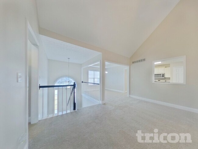 Photo - 718 Creekridge Ct