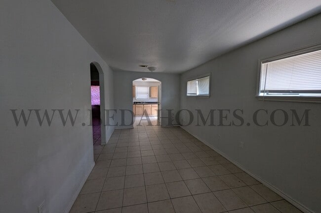 Photo - 2908 Wipprecht St