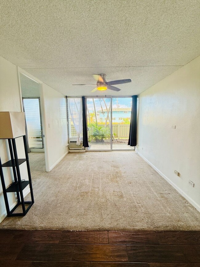 2 Bed, 1 Bath, 2 Parking in Moiliili, Swim... - 2 Bed, 1 Bath, 2 Parking in Moiliili, Swim... Condo Unit 114