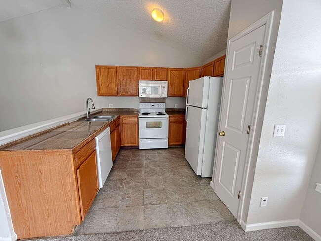 Wonderful 4 Bedroom Ranch in Lexington East and Minutes to Buckley SFB