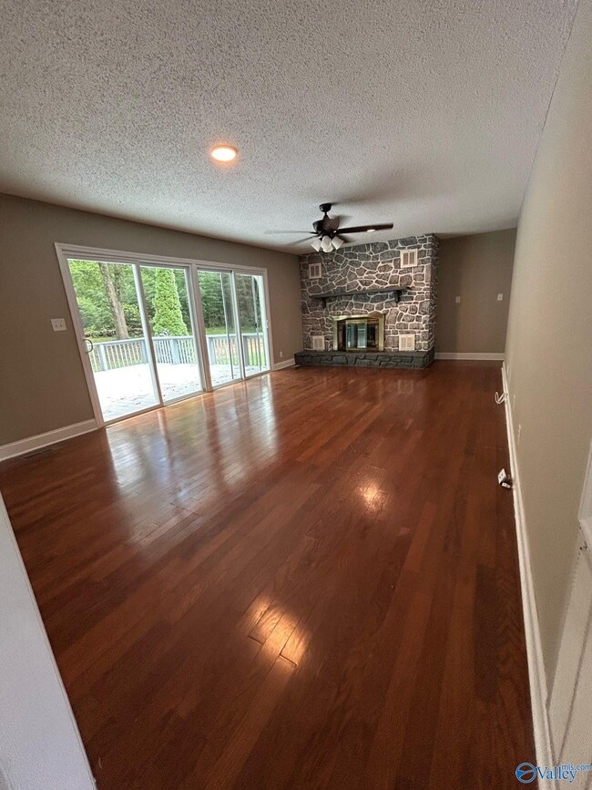 Photo - 153 Jacque-Jim Dr