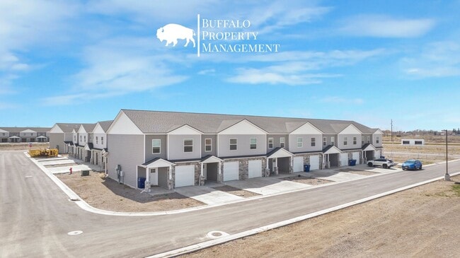 Building Photo - Beautiful brand new luxury 3 Bedroom 2.5 B...