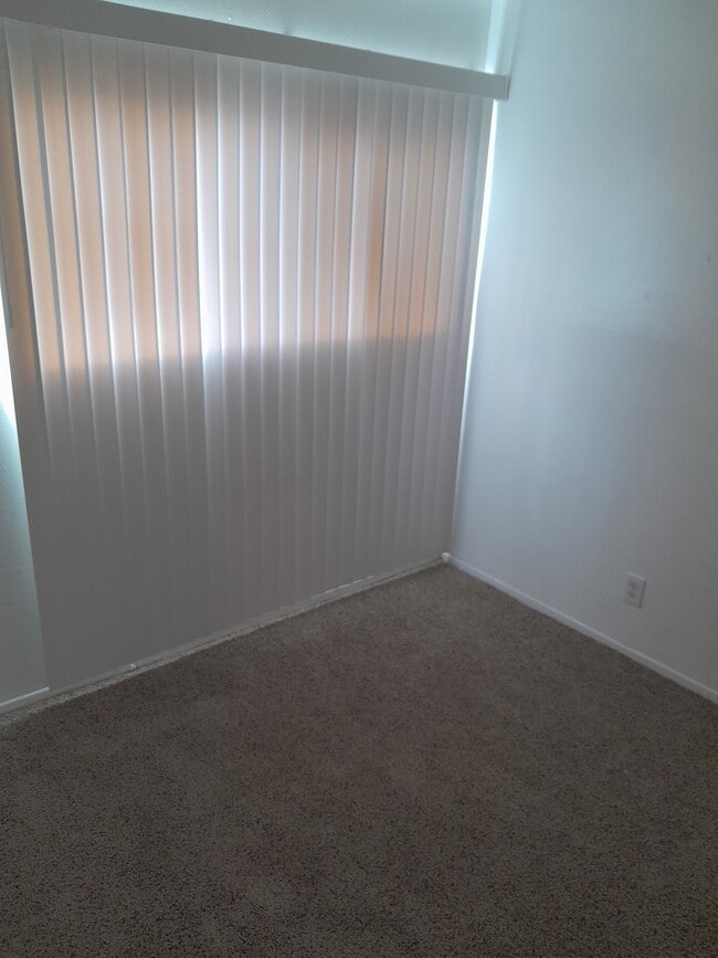 Building Photo - 567 N Mountain View Ave Unit Apt 24