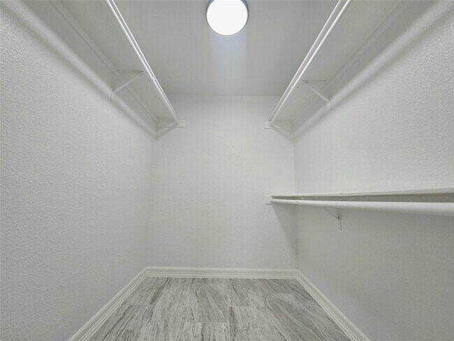 Photo - 9700 Leawood Blvd