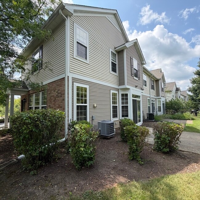 Photo - 2620 Williamsburg Dr