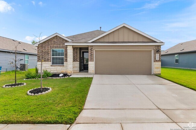 Building Photo - BEAUTIFUL 4-BEDROOM, SINGLE-STORY HOME IN ...