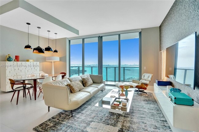 Photo - 501 NE 31st St Unidad PH4102