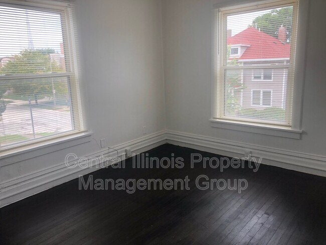 403 E Monroe St Unit 2