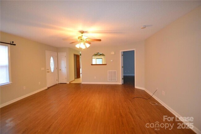 Photo - 1212 Beechwood Dr