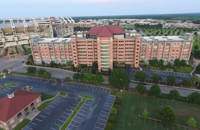 Photo - 1 Bed, 1 Bath at Carolina Walk - Steps from Williams Brice Stadium! Unidad S-310