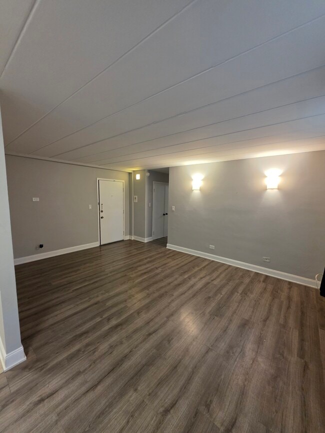 Photo - 2025 W Granville Ave Unit 104