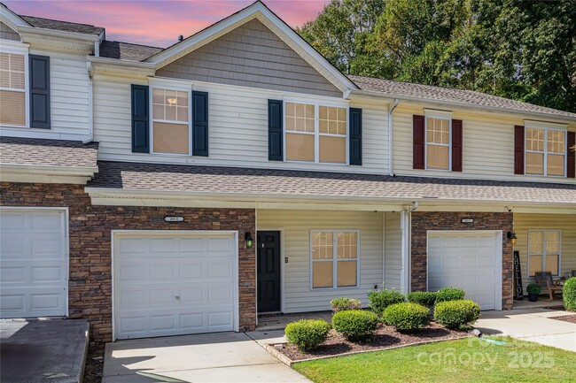 Photo - 205 Limerick Rd