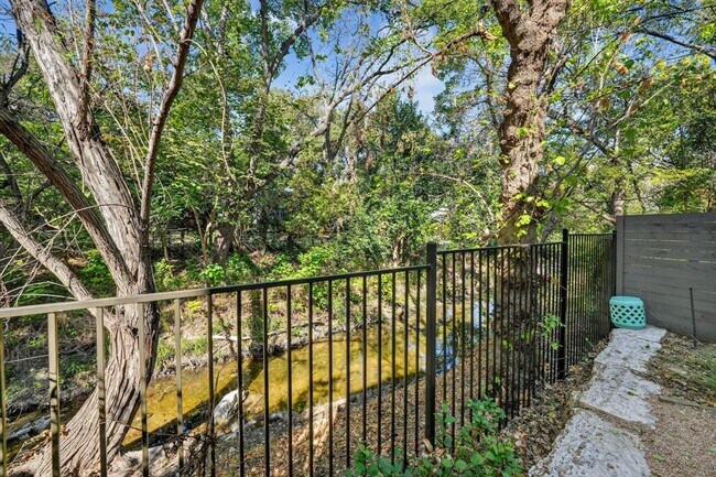 Photo - 2710 Wilson St