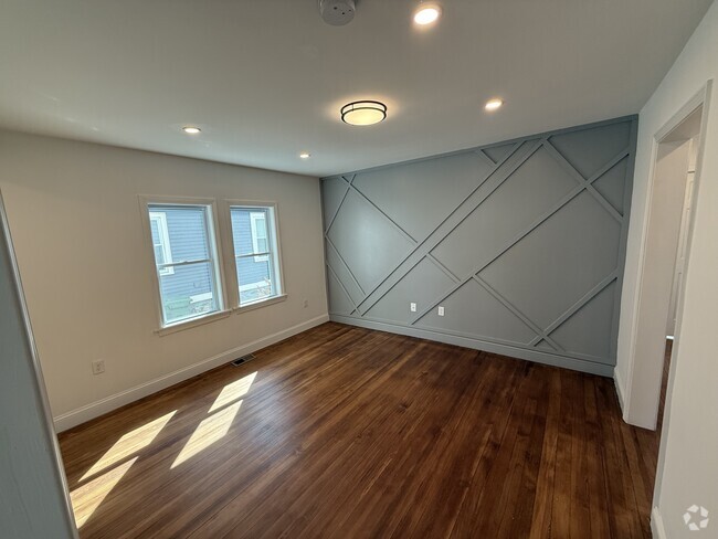 Building Photo - 246 Sycamore St Rental