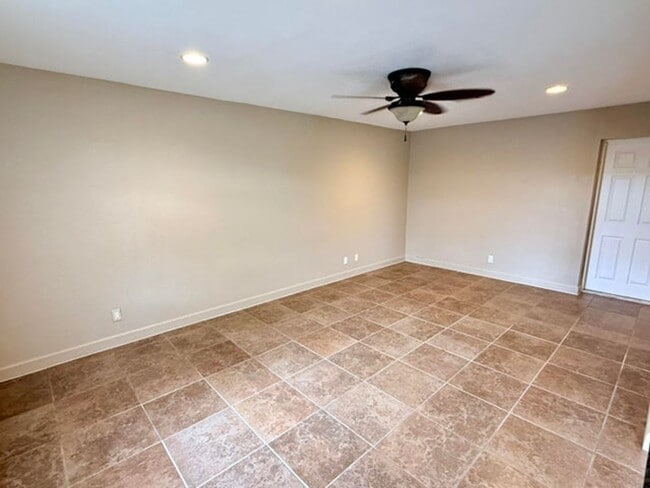 Photo - 180 SW 32nd Terrace