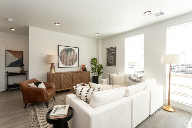 2BR, 2BA - 1089SF - Sala de estar - Claro at High Point