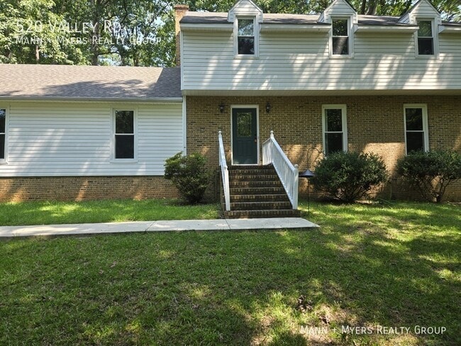 Photo - 520 Valley Rd