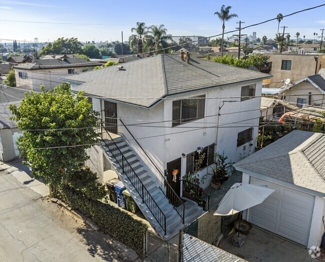 Building Photo - 3514 E 7th St Unit #2 - Top Floor Rental